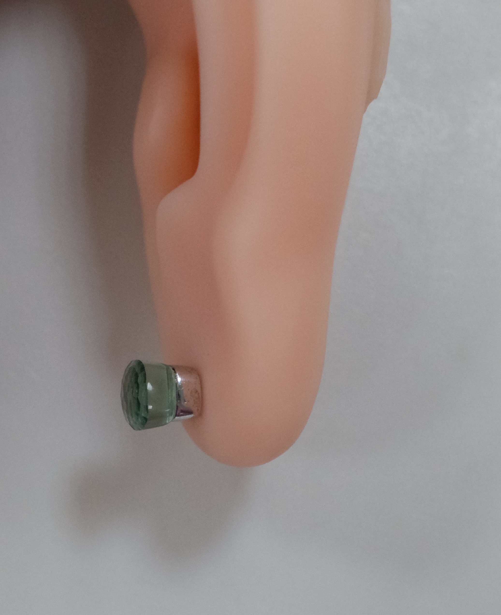 Серебряные серьги-пусеты с кварцем